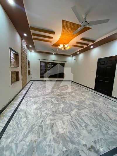 D-12 Islamabad 4080 Upper Portion For Rent 3bed with washroom Drawing Dining Tvl Kichen No Mumty Parking Gas Electric Metr Sept
