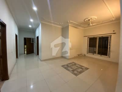 10 Marla Luxury Corner Upper Portion with Separate Gate Available for Rent