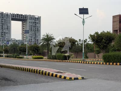 Gulberg greens block B 5 kanal corner heighted location available for sale Corner plus main road Gulberg greens block B 5 kanal corner heighted location available for sale Corner plus main road