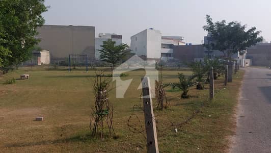 11 Marla Paid Location Facing Park Near Mosque Market And Main Road Plot For Sale 11 Marla Paid Location Facing Park Near Mosque Market And Main Road Plot For Sale