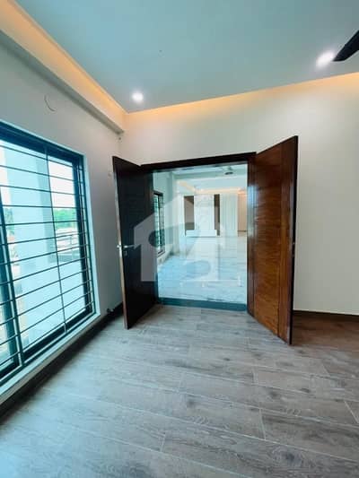 12 Marla 4 bed flat for rent in Askari 10 Sec S Lahore - Available for Rent