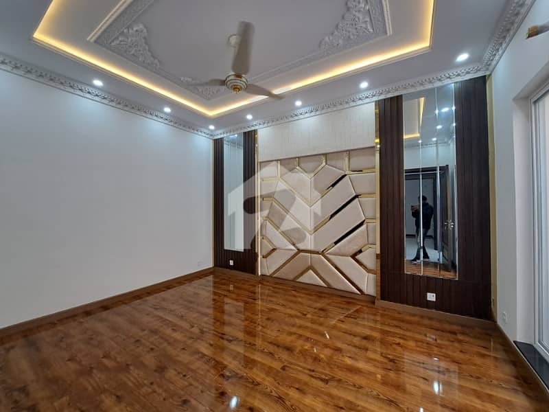 20 Marla House In Only Rs. 90000000 20 Marla House In Only Rs. 90000000