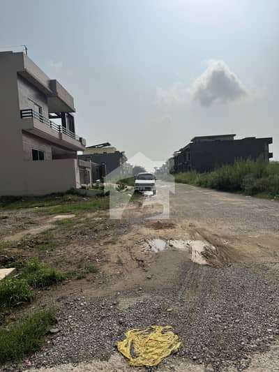 25x40 plot for sale in g14/2