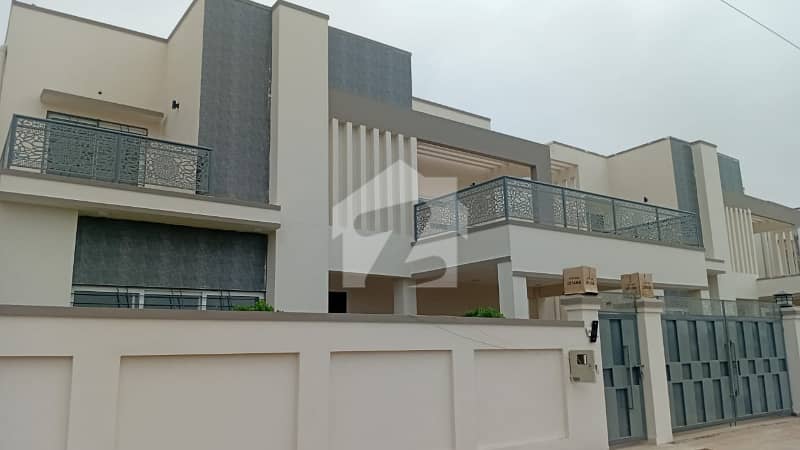 500 SQ YRD BRAND NEW HOUSE 500 SQ YRD BRAND NEW HOUSE