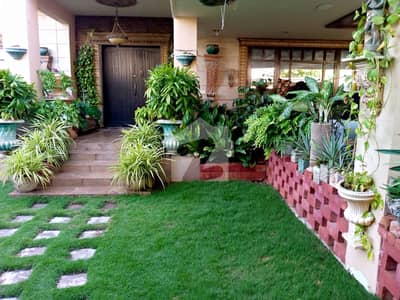 600 Sq Yd One Unit House For Sale | 4 Bed | Garden | Block 1 Gulistan-e-Johar