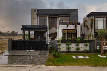 SYED BROTHERS PROUDLY OFFERS: 1-Kanal Elegant And Fully Maintained Modern Bungalow Is Available In The Best Block Of DHA Lahore | Mazhar Munir Design