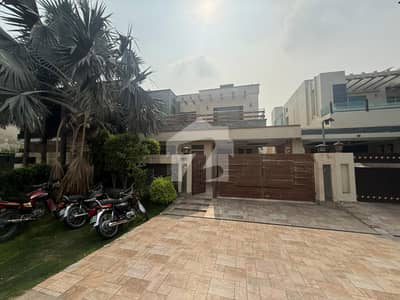 10 MARLA ELEGANT AND FULLY MAINTAINED BUNGALOW WITH BASEMENT IS AVAILABLE IN THE BEST BLOCK OF DHA LAHORE.