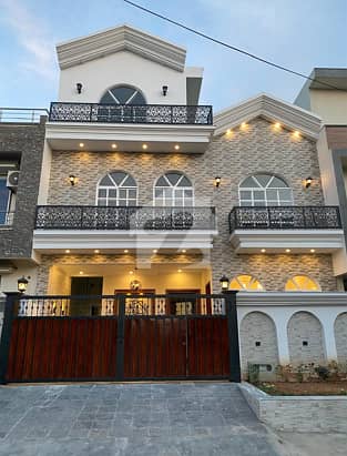 30*60 8 marla Brandnew house available for ale in G-13 Islamabad