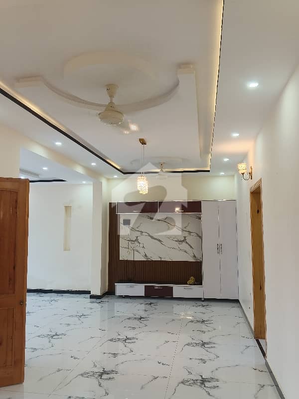 BEAUTIFUL NEW GROUND PORTION AVAILABLE FOR RENT BEAUTIFUL NEW GROUND PORTION AVAILABLE FOR RENT