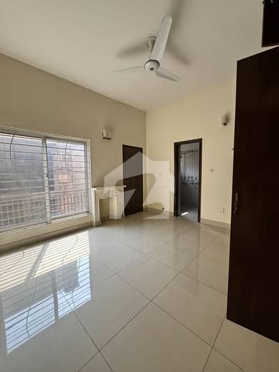 E-11/3 NPF 1 Kanal 3 Bedrooms Upper Portion Available For Rent