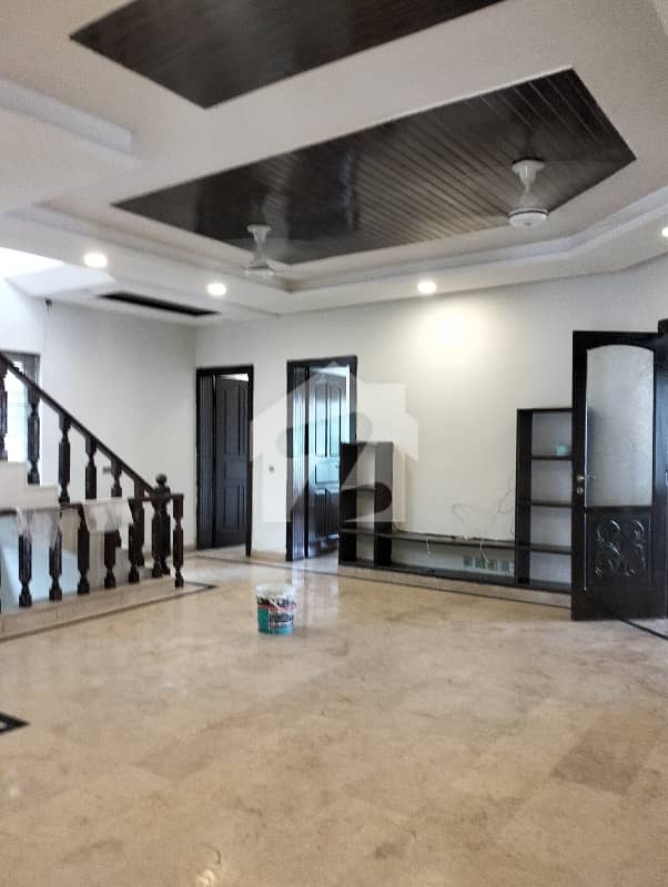 ای ۔ 11 اسلام آباد میں 3 کمروں کا 1 کنال بالائی پورشن 1.8 لاکھ میں کرایہ پر دستیاب ہے۔ ای ۔ 11 اسلام آباد میں 3 کمروں کا 1 کنال بالائی پورشن 1.8 لاکھ میں کرایہ پر دستیاب ہے۔