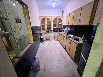 5 MARLA FLAT AVAILABLE FOR RENT IN MODEL TOWN EXT IN 3RD FLOOR