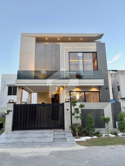 5 Marla Brand New Ultra Modern Design House Top Location