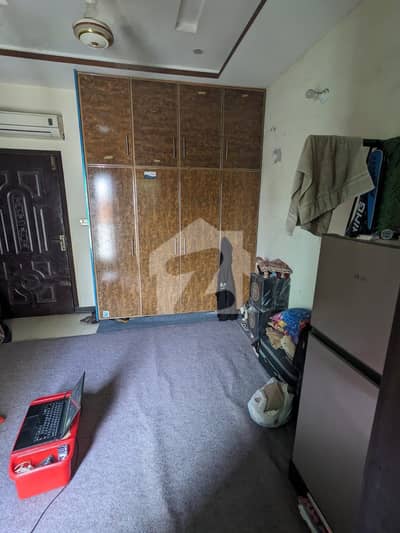 ROOM AVAILABLE FOR BOYS EDEN BOULEVARD SOCIETY COLLEGE ROAD LHR
