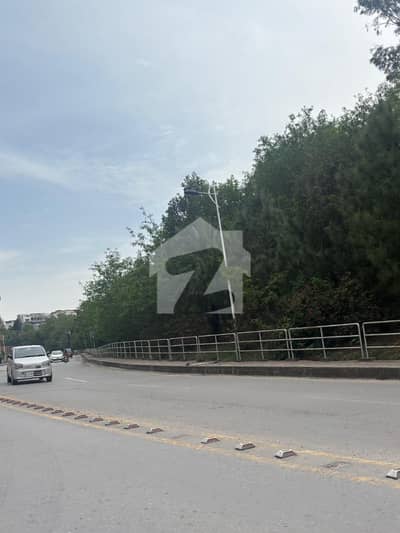 بحریہ گارڈن سٹی بحریہ ٹاؤن,اسلام آباد میں 1 کنال رہائشی پلاٹ 4.5 کروڑ میں برائے فروخت۔