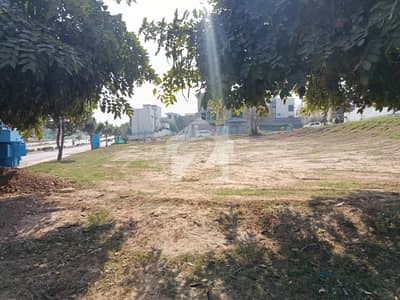 10 Marla SouthFace & Solid Plot With 4M Extra Land Not Paid