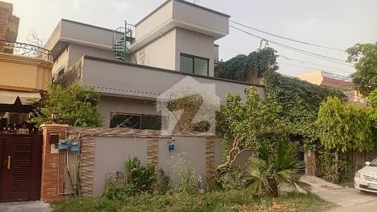 DHA Phase 4 10marla House 4beds Only DHA Phase 4 10marla House 4beds Only
