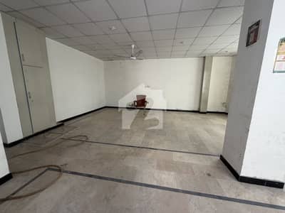 سیٹیلائیٹ ٹاؤن راولپنڈی میں 4 مرلہ Studio دفتر 55.0 ہزار میں کرایہ پر دستیاب ہے۔ سیٹیلائیٹ ٹاؤن راولپنڈی میں 4 مرلہ Studio دفتر 55.0 ہزار میں کرایہ پر دستیاب ہے۔