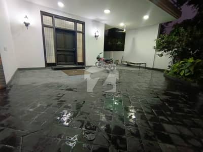 ONE KANAL LOWER AVAILAIBLE FOR RENT IN DHA LAHORE