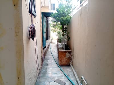 12 Marla House For Rent In Gulberg 4 Beds And 4 Washroom 2 Kitchen Gizer DD With Soler Prime Location Easy Approach Near Firdous Market