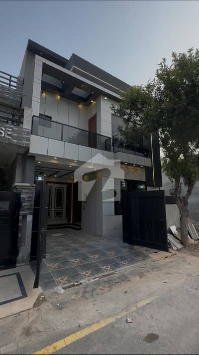 5-Marla House with High-End Ultra Modern Front Elevation For Sale In LDA Approved Society