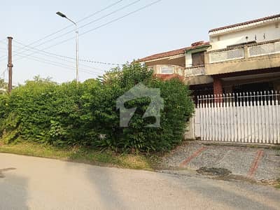 i-8 Near kachnar park Triple story with Extra land For sale.