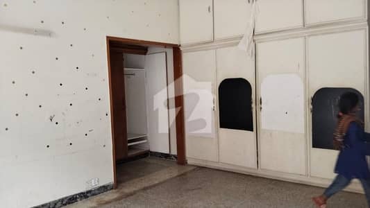 ڈی ایچ اے فیز 1 ڈی ایچ اے ڈیفینس,لاہور میں 5 کمروں کا 1 کنال مکان 7.5 کروڑ میں برائے فروخت۔ ڈی ایچ اے فیز 1 ڈی ایچ اے ڈیفینس,لاہور میں 5 کمروں کا 1 کنال مکان 7.5 کروڑ میں برائے فروخت۔