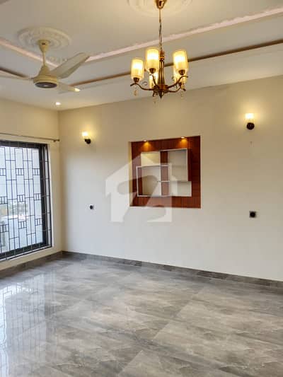 10 Marla Upper portion for Rent in Bahria Town Lahore