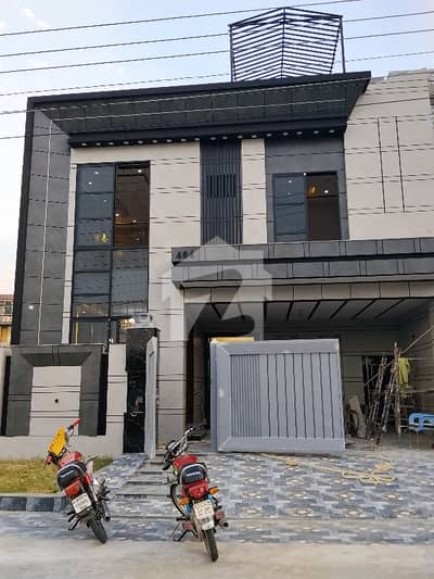 10 Marla Brand New Luxury House For Sale 10 Marla Brand New Luxury House For Sale