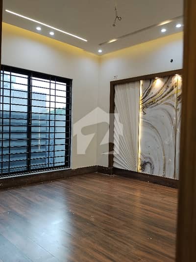 10 Marla Brand New Luxury House For Sale