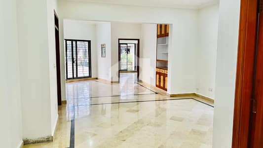 16 MARLA USED HOUSE FOR SALE VALENCIA TOWN LAHORE