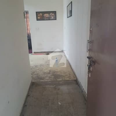 new pha E type flate available for rent In G 11/ 3