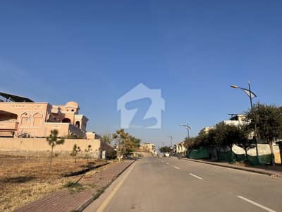 Stunning 2 Kanal Boulevard Plot For Sale Back Open With Breathtaking Margalla Views!