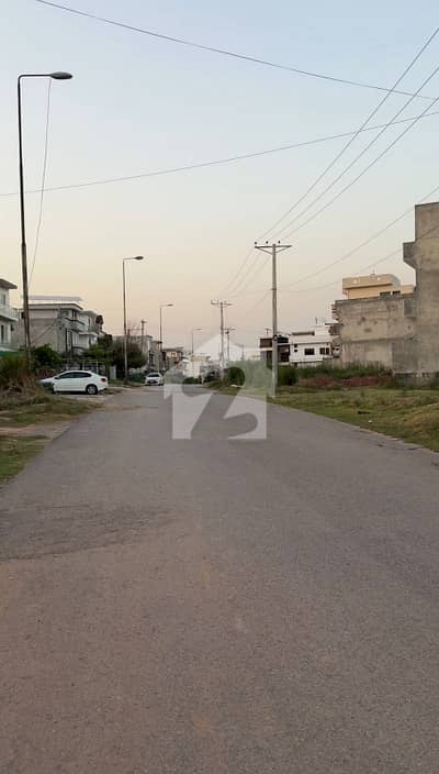 آئی 11/2 آئی ۔ 11,اسلام آباد میں 5 مرلہ رہائشی پلاٹ 2.95 کروڑ میں برائے فروخت۔