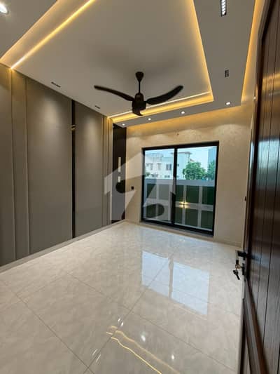 5 MARLA HOUSE AVAILABLE FOR RENT IN DHA 9 TOWN LAHORE