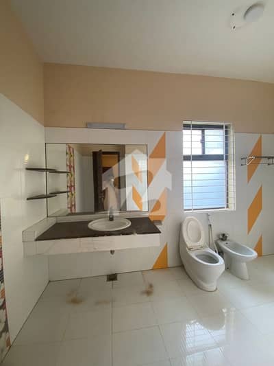 EXCELLENT BUNGALOW FOR SALE IN PHASE 6