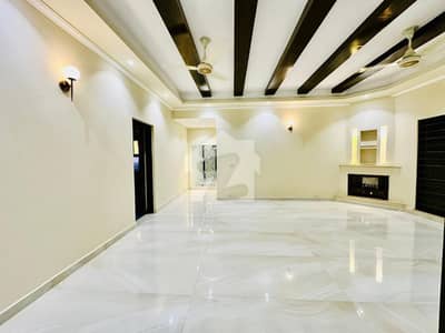 ONE KANAL BEAUTIFULL UPPER PORTION AVAILABLE FOR RENT IN DHA PHASE 5