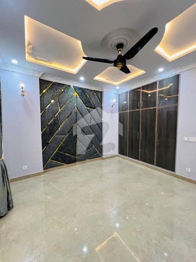 10 MARLA UPPER PORTION FOR RENT IN BAHRIA TOWN LAHORE 10 MARLA UPPER PORTION FOR RENT IN BAHRIA TOWN LAHORE