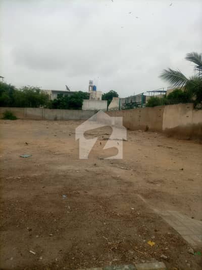 Amazing deal 500 yards residential plot for sale on 16th street D-Cutting 1st belt zone B with service road reasonable demand