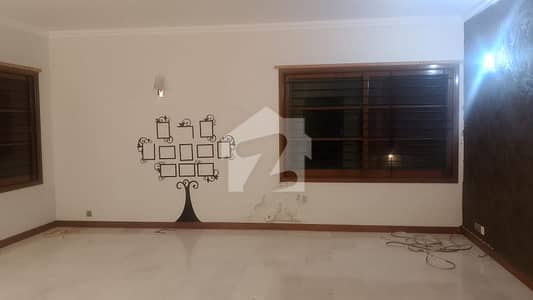 1000 Yard Bungalow'S Portion For Rent Parim Location Phase 7
