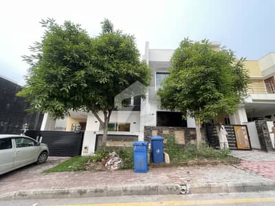 بحریہ انکلیو - سیکٹر این بحریہ انکلیو,بحریہ ٹاؤن,اسلام آباد میں 3 کمروں کا 5 مرلہ مکان 2.4 کروڑ میں برائے فروخت۔