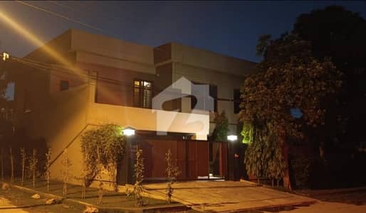 ماڈل ٹاؤن لاہور میں 5 کمروں کا 1 کنال مکان 14.5 کروڑ میں برائے فروخت۔