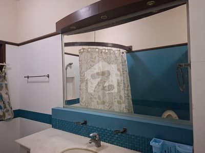 500 yard full furnish banglow portion for rent parim location