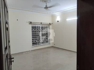 E 11 Ground 3 Bed 4 Bath Drawing Tv Lounge Kitchen Sep Meter Gas Electric Available For Rent Sep Gate