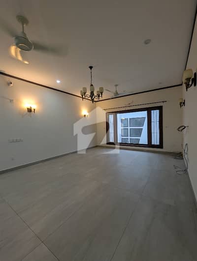 500 Yard Bungalow For Rent in Phase 6