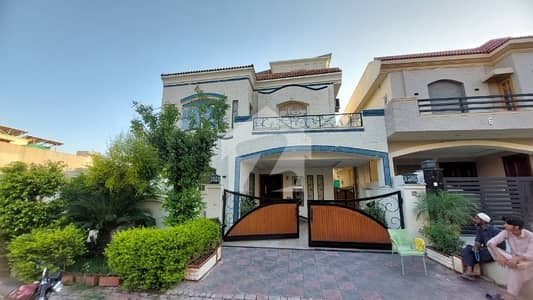 10 Marla House Up For Sale In Bahria Enclave - Sector C1