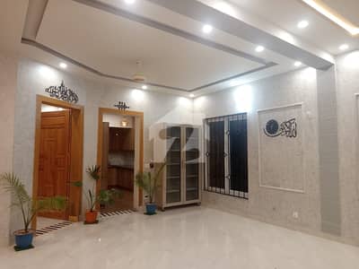 بحریہ ٹاؤن فیز 8 ۔ بلاک ایم بحریہ ٹاؤن فیز 8,بحریہ ٹاؤن راولپنڈی,راولپنڈی میں 4 کمروں کا 11 مرلہ مکان 3.3 کروڑ میں برائے فروخت۔