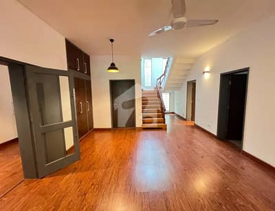 Newly Renovated 4 Bedroom Big Garden House
