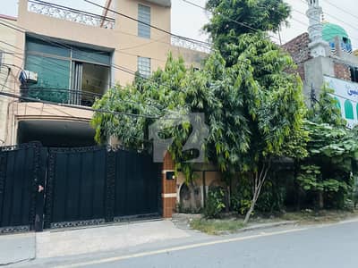 10 Marla House for Sale in Umar Block, Allama Iqbal Town Lahore Prime Location | 60 Feet Wide Road | Excellent Opportunity |