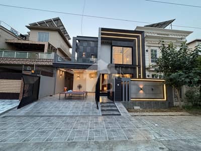 A BLOCK 10 MARLA BEAUTIFUL MODERN HOUSE FOR SALE IN CENTRAL PARK LAHORE